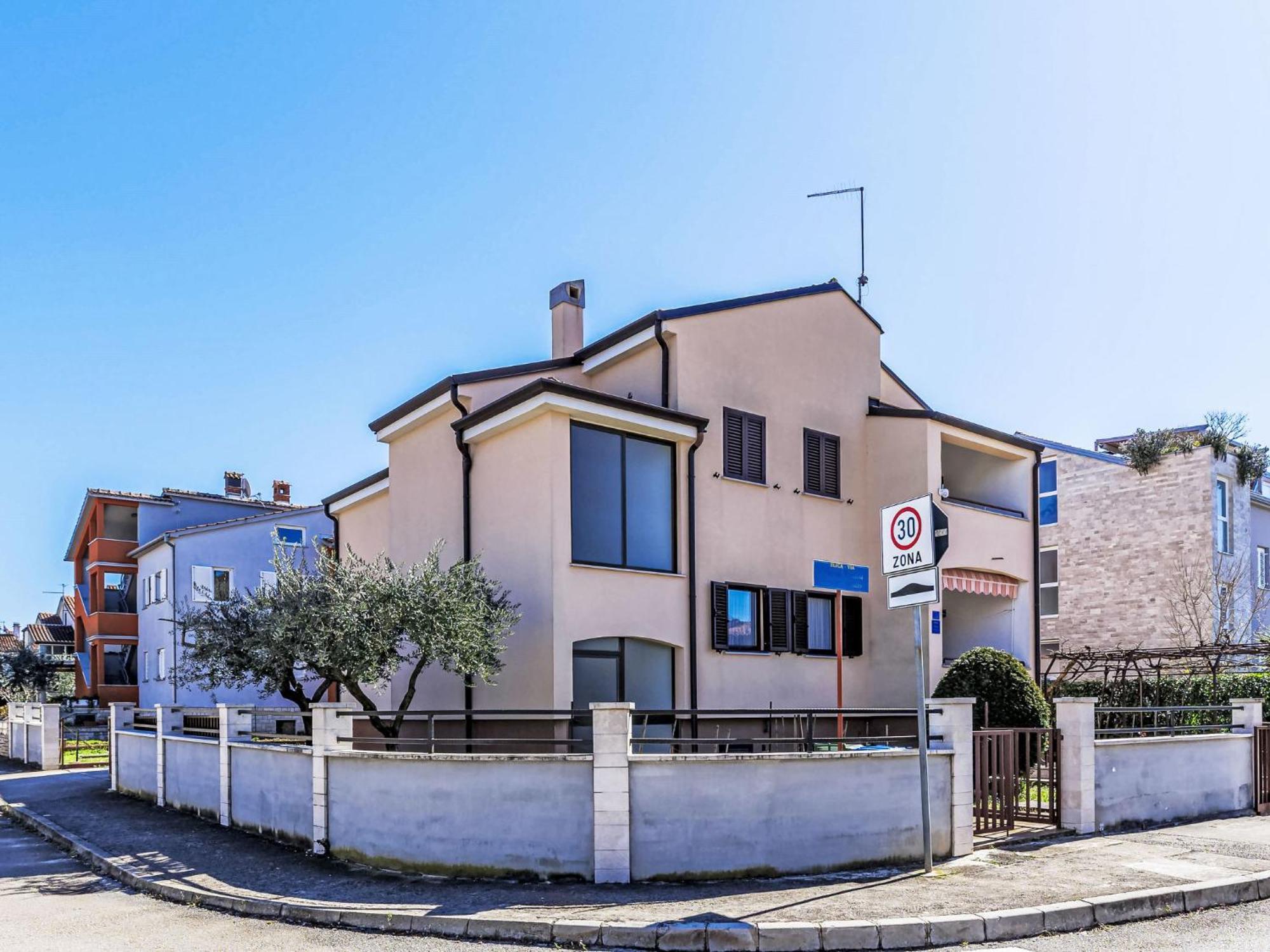 Apartment Zoki 1 By Interhome
